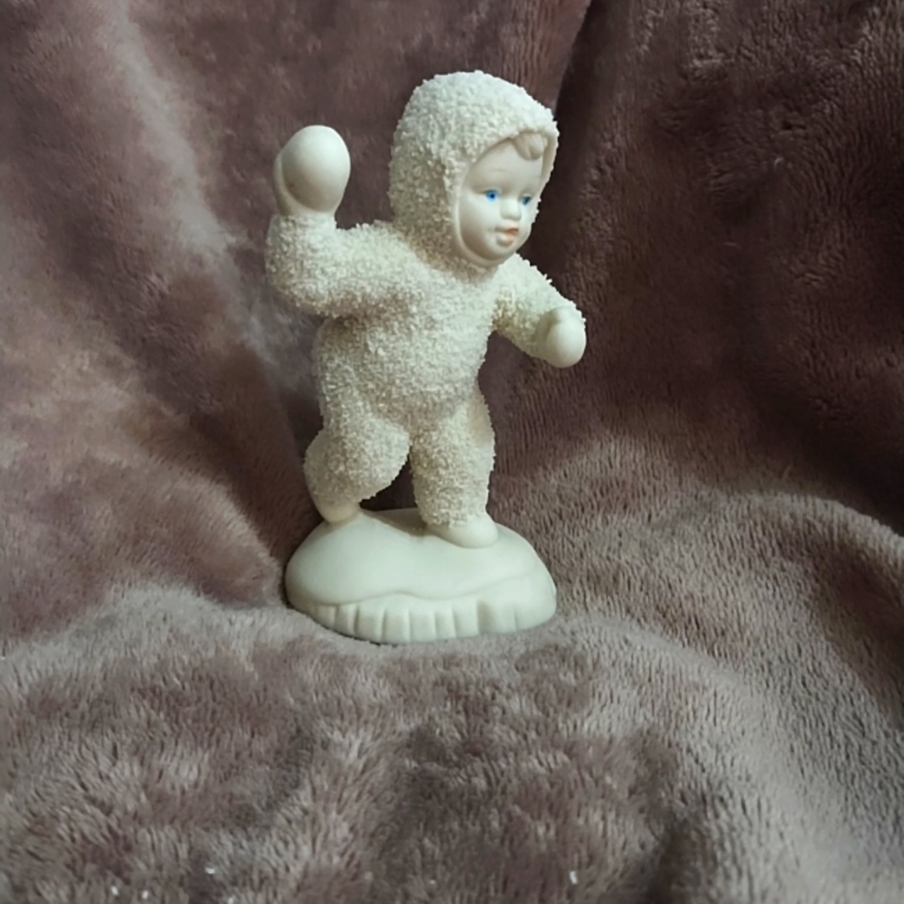 Snowbabies Throwing Snowball Figurine
